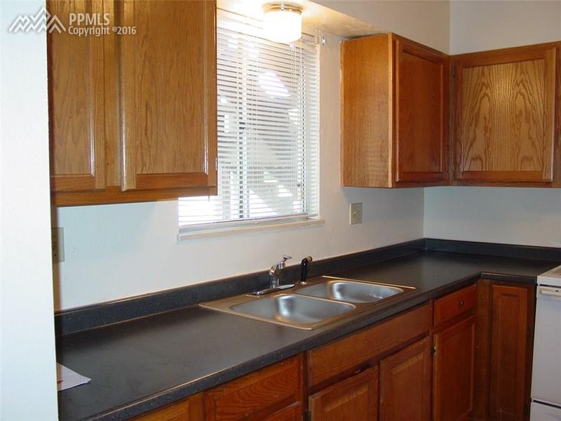 1017 Delaware Dr, Colorado Springs, CO 80909