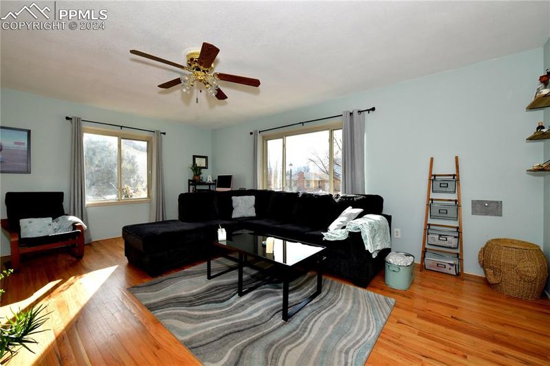 1017 Meade Ave, Colorado Springs, CO 80909