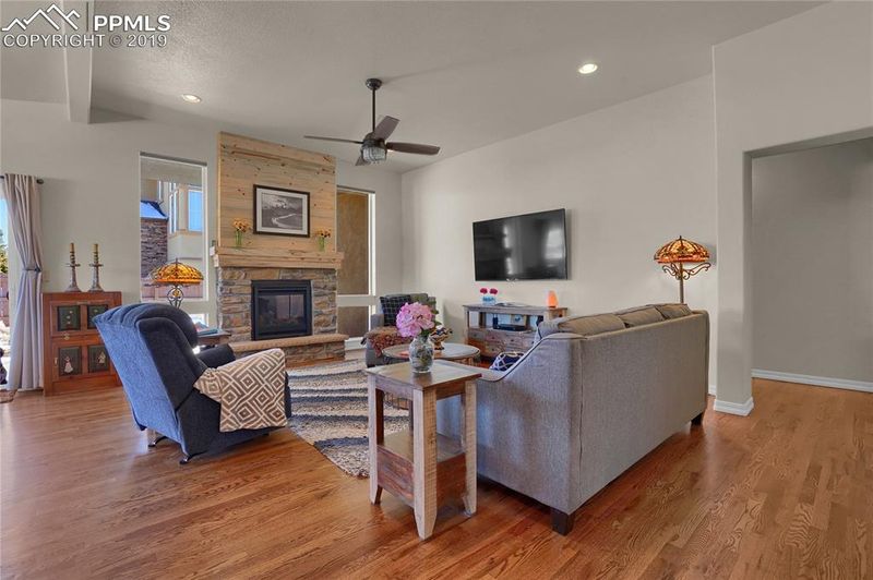 10183 Edgemont Ranch Ln, Colorado Springs, CO 80924