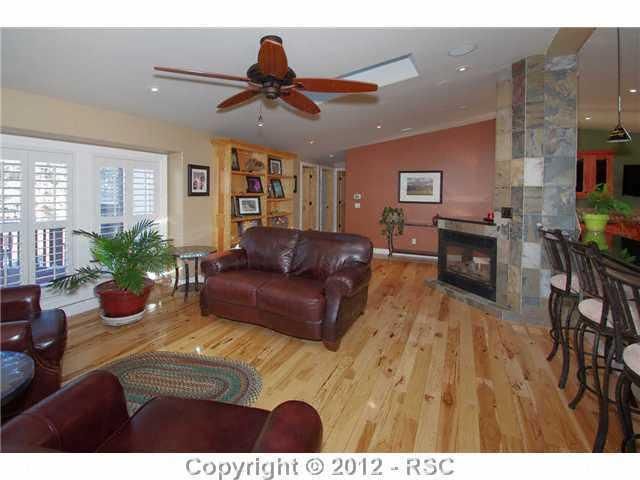 1019 Yarnell Dr, Larkspur, CO 80118