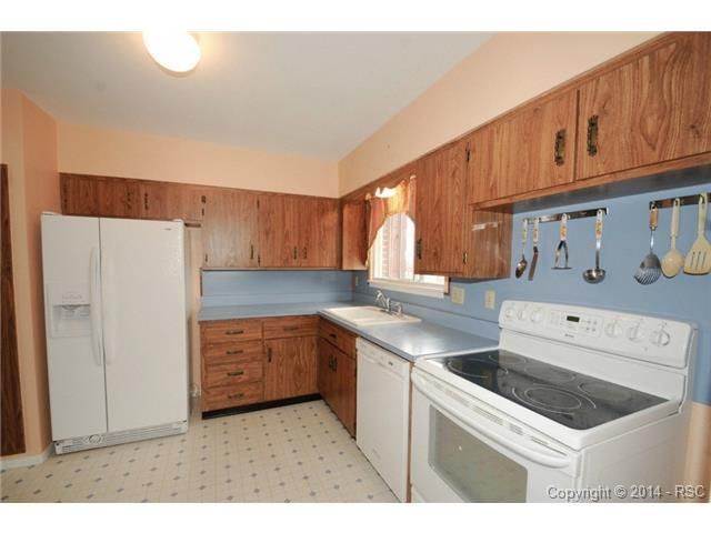 102 Ithaca St, Colorado Springs, CO 80911