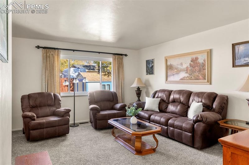 102 Landoe Ln, Colorado Springs, CO 80911