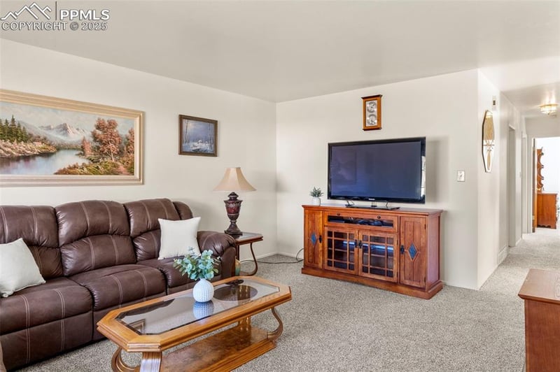 102 Landoe Ln, Colorado Springs, CO 80911