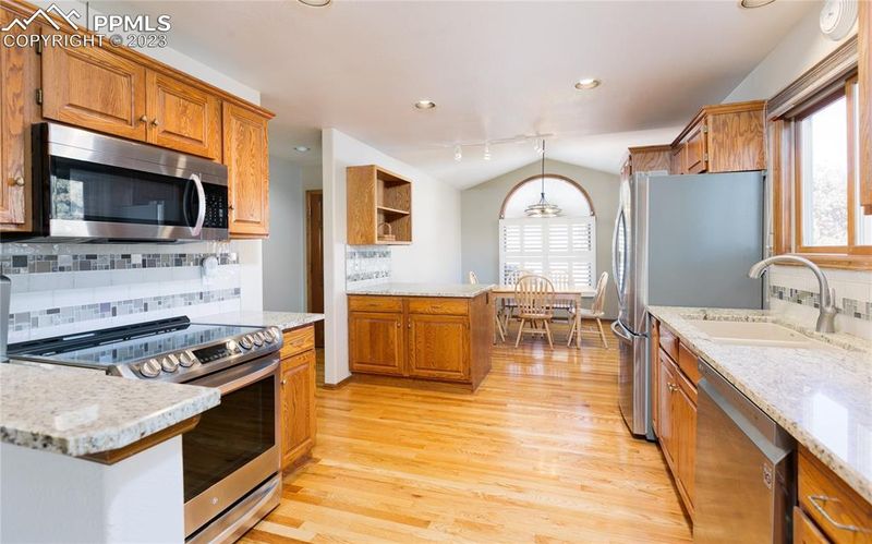 102 Luxury Ln, Colorado Springs, CO 80921