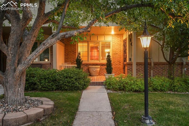 102 Miramar Dr, Colorado Springs, CO 80906
