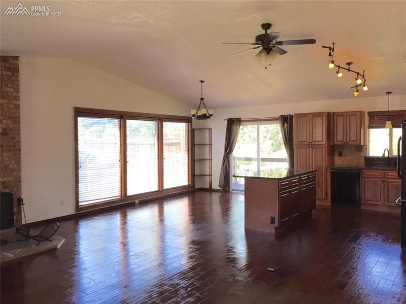 1020 N Baldwin St, Woodland Park, CO 80863