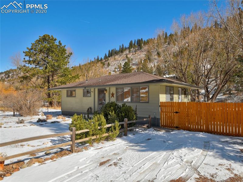 10210 Ute Pass Ave, Green Mountain Falls, CO 80819