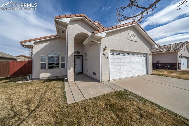 1022 Walnutcrest Dr, Pueblo, CO 81005