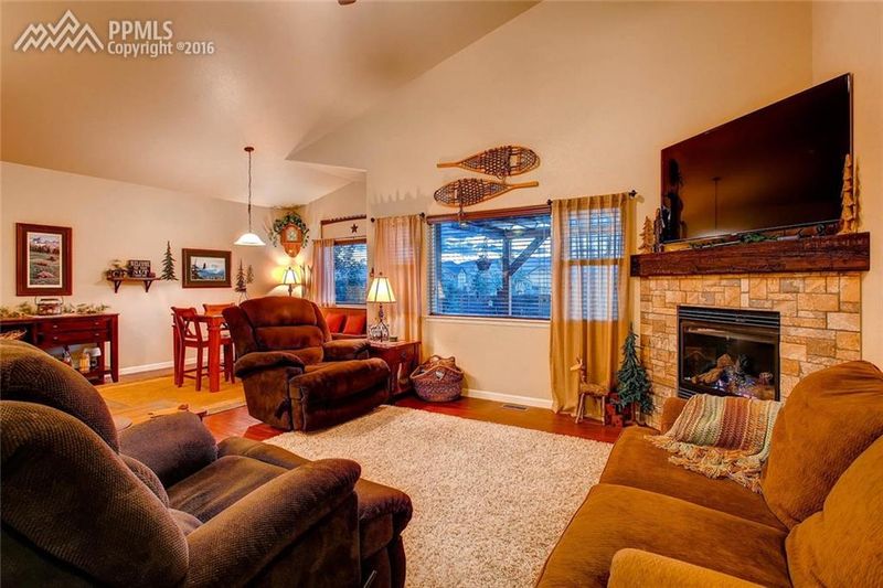10232 Abrams Dr, Colorado Springs, CO 80925