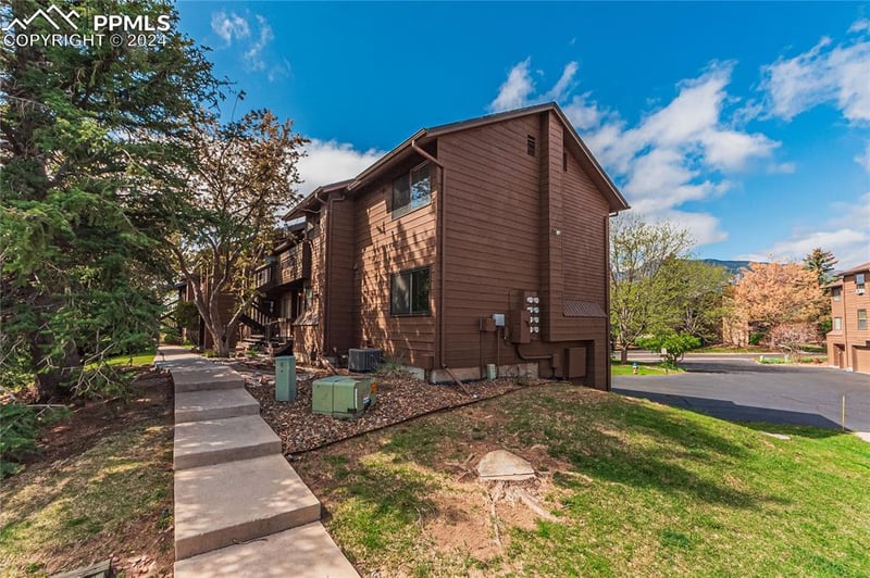 1024 Moorings Dr, Colorado Springs, CO 80906