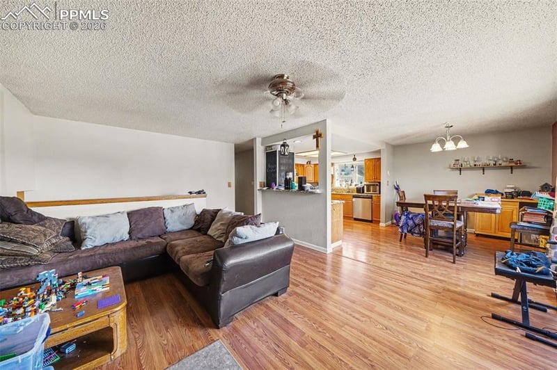 1027 De La Vista Ln, Colorado Springs, CO 80911