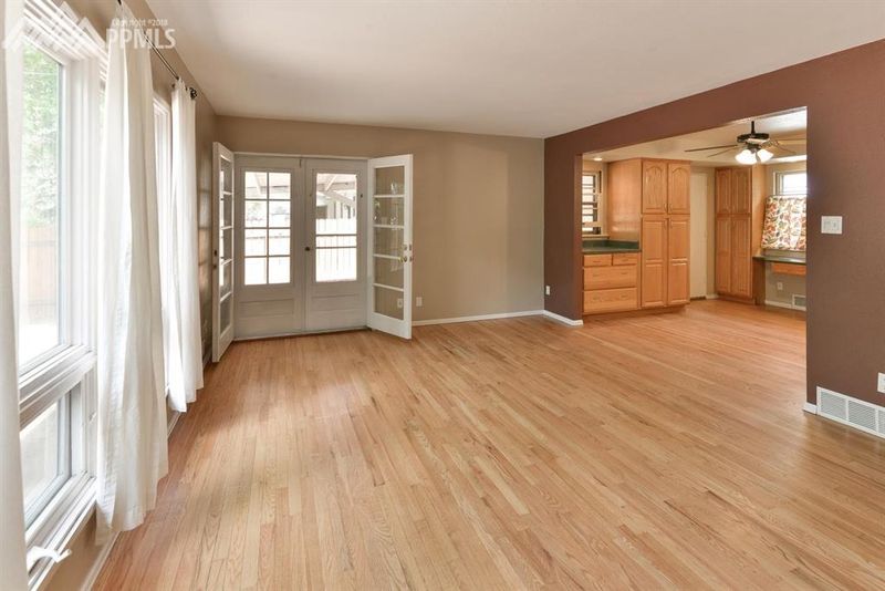 1027 E Madison St, Colorado Springs, CO 80907