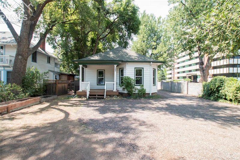 103 W Cheyenne Rd, Colorado Springs, CO 80906