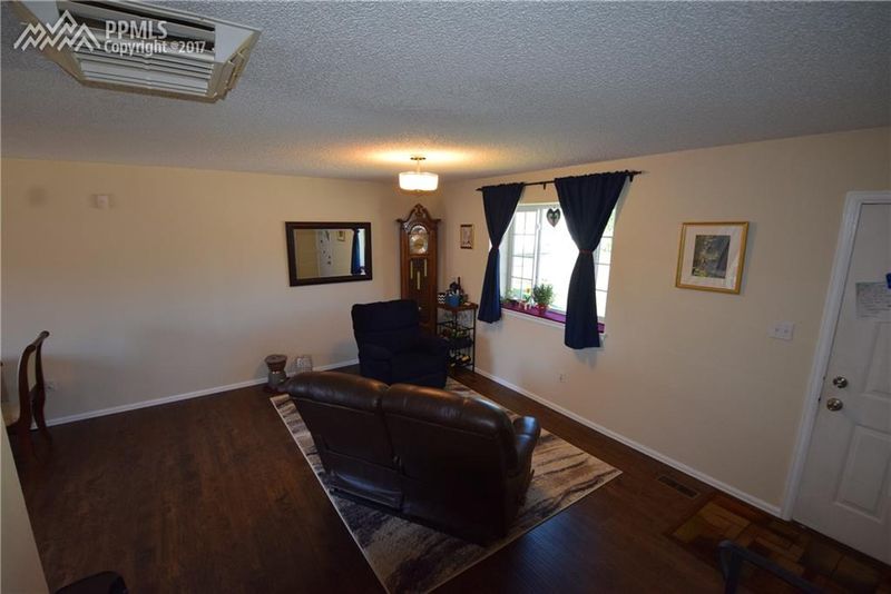 1035 Nolte Dr, Colorado Springs, CO 80916
