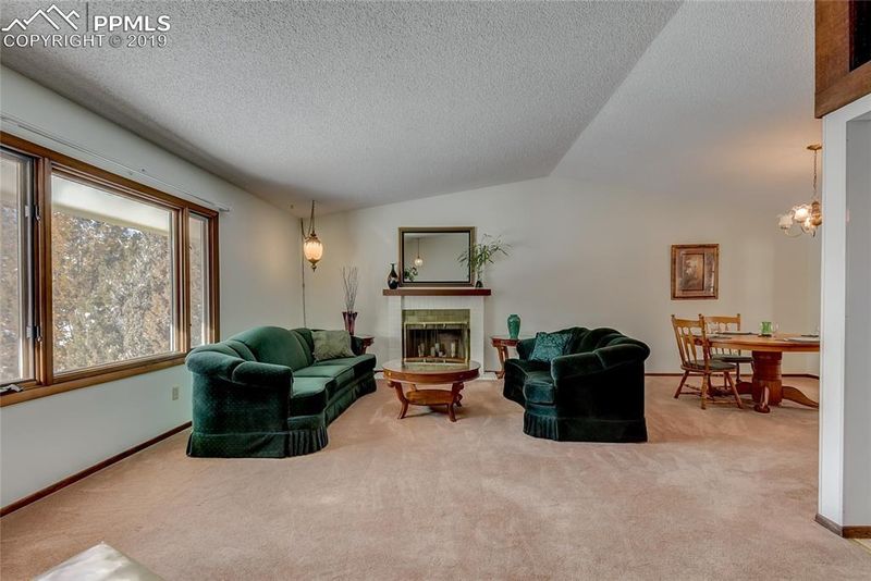 1035 Panorama Dr, Colorado Springs, CO 80904