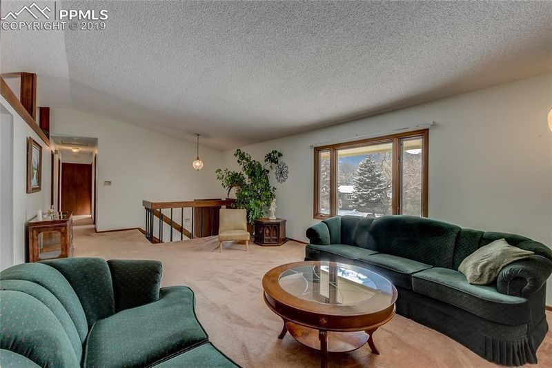1035 Panorama Dr, Colorado Springs, CO 80904