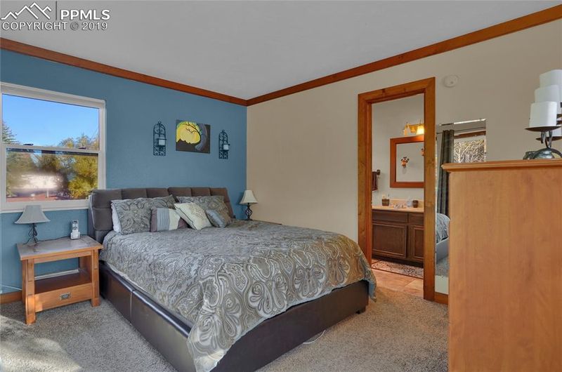 10350 Ute Pass Ave, Green Mountain Falls, CO 80819