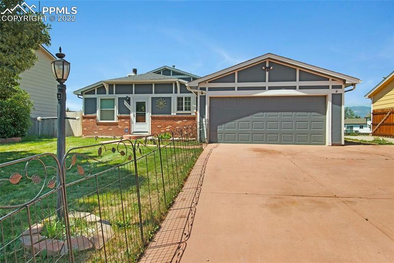1037 Keith Dr, Colorado Springs, CO 80916