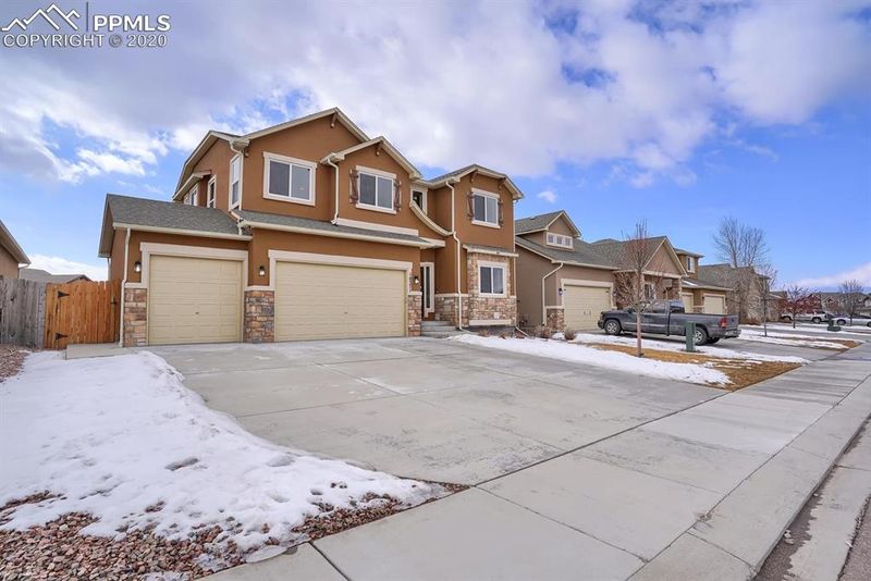 10371 Declaration Dr, Colorado Springs, CO 80925
