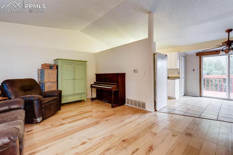 1040 Valkenburg Dr, Colorado Springs, CO 80907