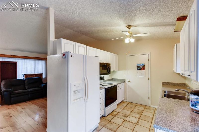 1040 Valkenburg Dr, Colorado Springs, CO 80907