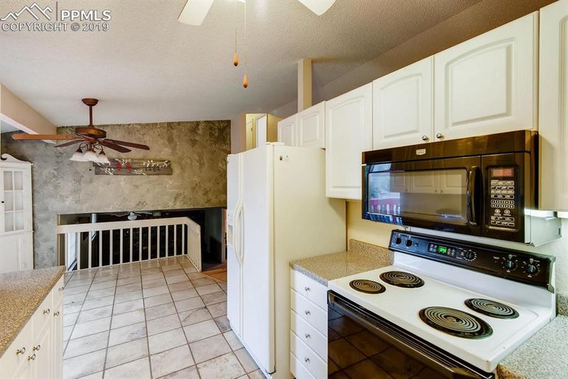1040 Valkenburg Dr, Colorado Springs, CO 80907