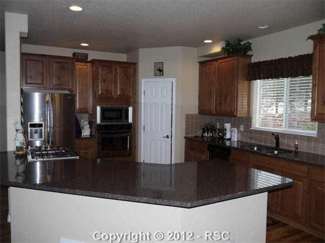 1042 Cochetopa Dr, Larkspur, CO 80118