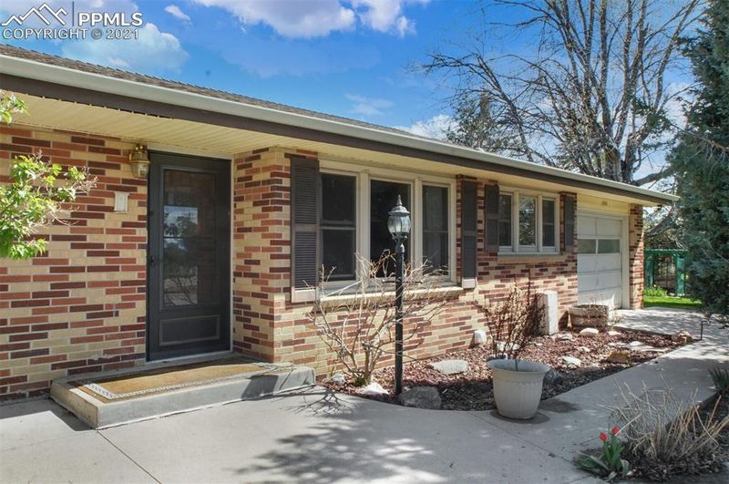 1048 E Harvey St, Castle Rock, CO 80108