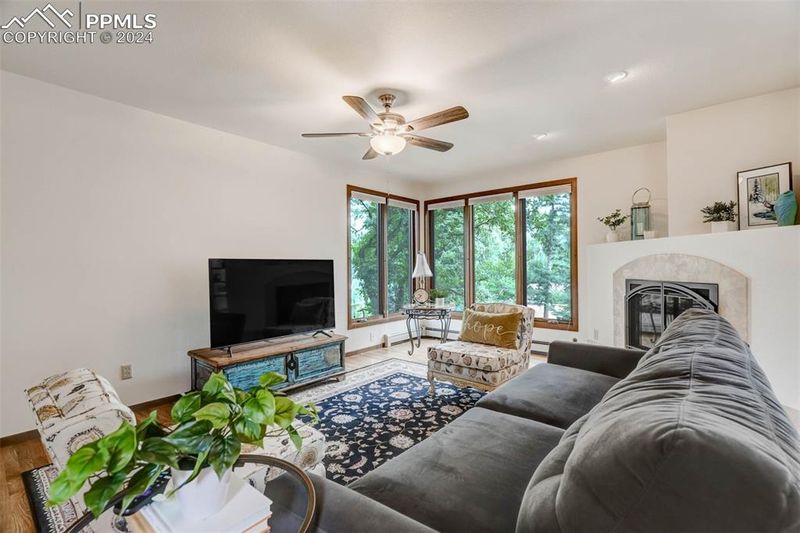 105 Mayhurst Ave, Colorado Springs, CO 80906