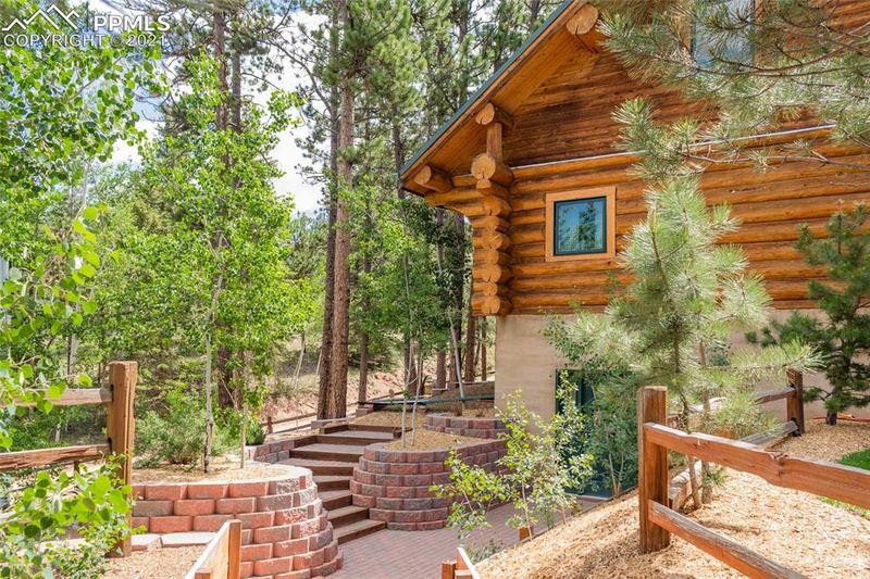 105 Sioux Trl, Woodland Park, CO 80863
