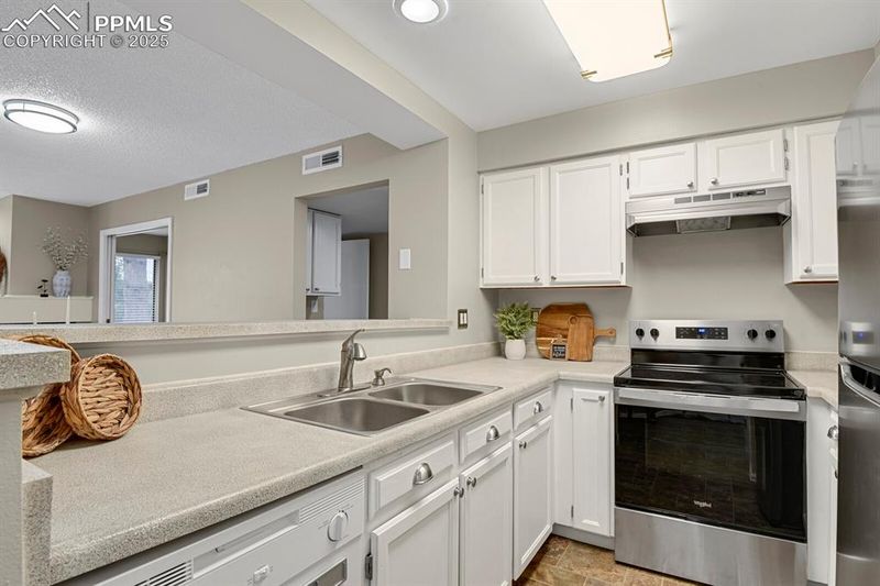 1054 Acapulco Ct, Colorado Springs, CO 80910