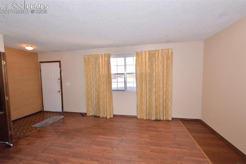 1055 Branding Iron Dr, Colorado Springs, CO 80915