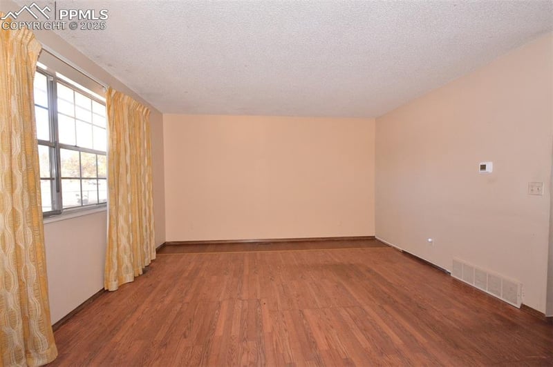 1055 Branding Iron Dr, Colorado Springs, CO 80915