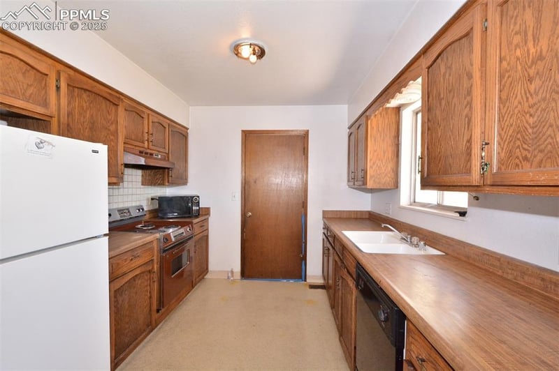 1055 Branding Iron Dr, Colorado Springs, CO 80915