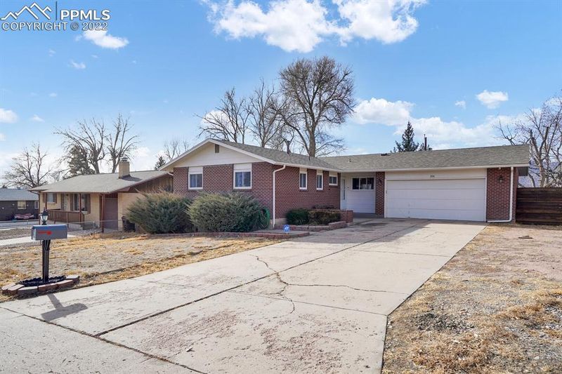 106 Ithaca St, Colorado Springs, CO 80911