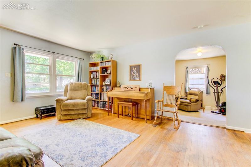 106 Lawrence Ave, Colorado Springs, CO 80909
