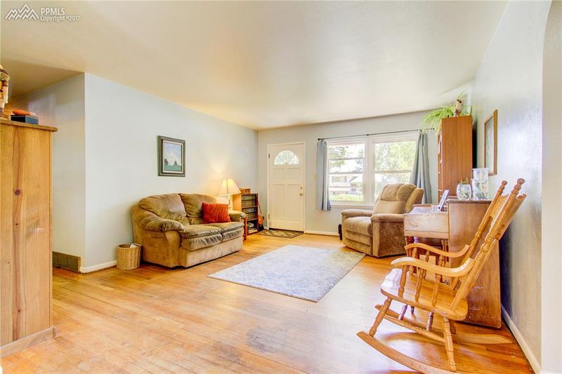 106 Lawrence Ave, Colorado Springs, CO 80909
