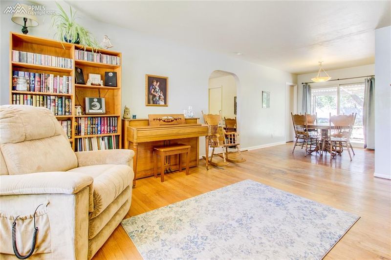 106 Lawrence Ave, Colorado Springs, CO 80909