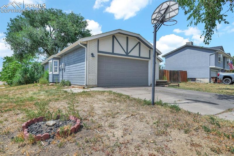 1060 Bromefield Dr, Fountain, CO 80817