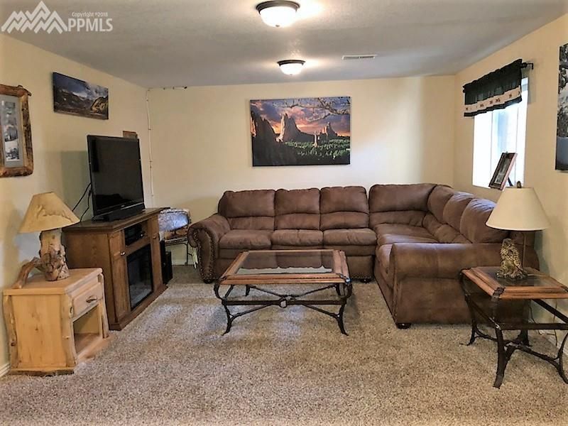 1065 Tabletop Ter, Colorado Springs, CO 80904