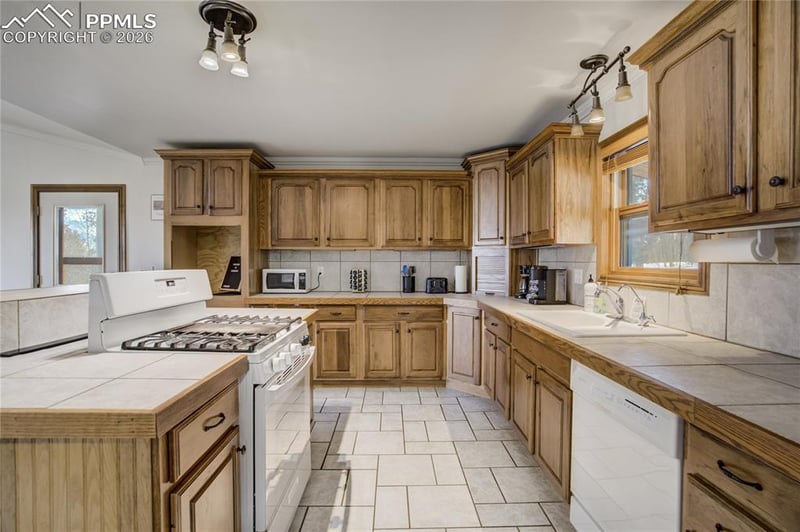 10665 Highway 67 , Cripple Creek, CO 80813