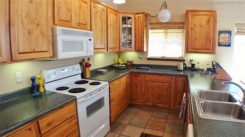 10725 Ute Pass Ave, Green Mountain Falls, CO 80819