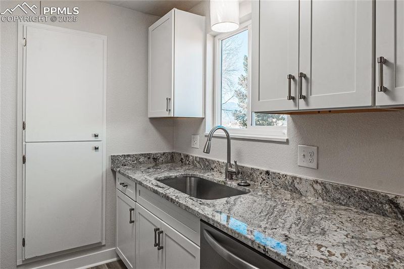 1074 Jet Wing Dr, Colorado Springs, CO 80916