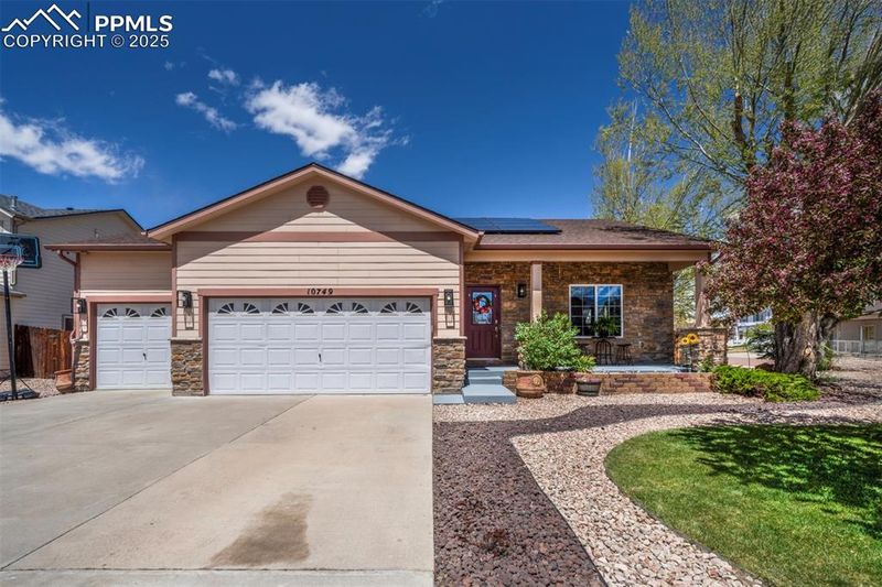 10749 Deer Meadow Cir, Colorado Springs, CO 80925