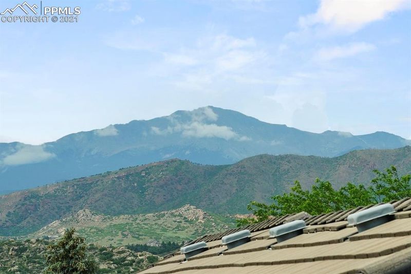 1075 N War Eagle Dr, Colorado Springs, CO 80919