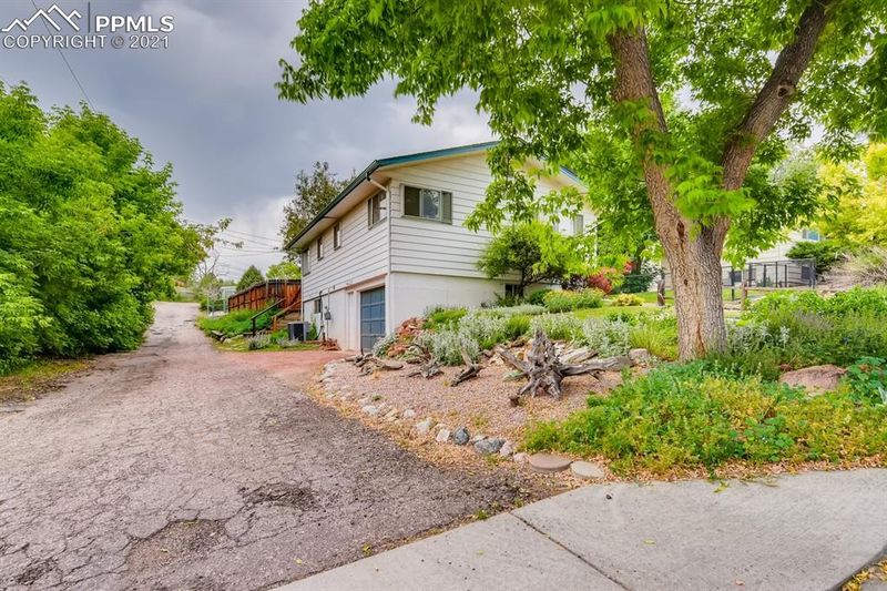 108 N 32nd St, Colorado Springs, CO 80904