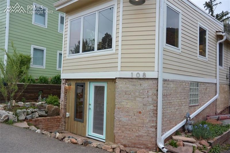 108 Oklahoma Rd, Manitou Springs, CO 80829