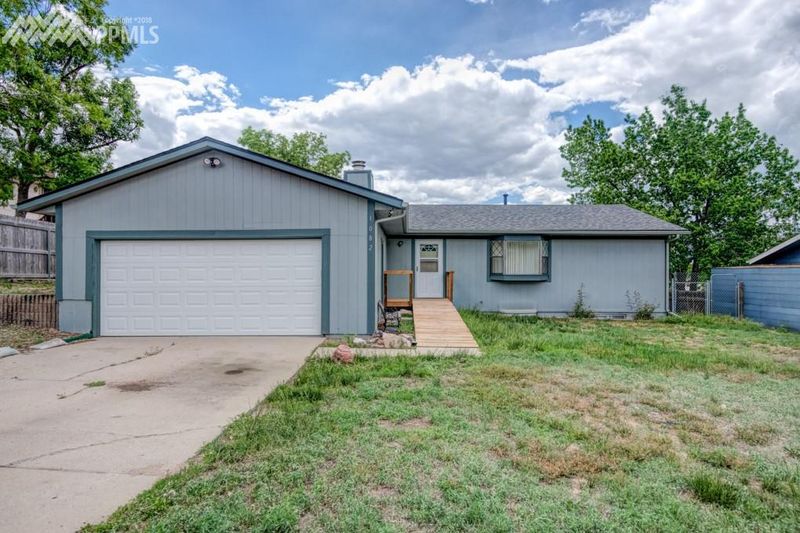 1082 Hathaway Dr, Colorado Springs, CO 80915