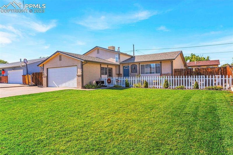 109 Carrillon Ln, Pueblo, CO 81005