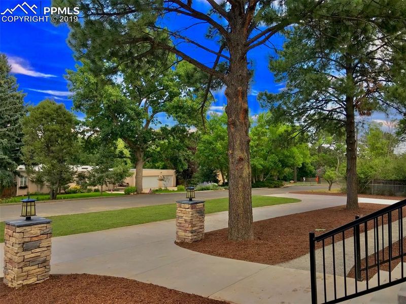 109 Vine St, Colorado Springs, CO 80906